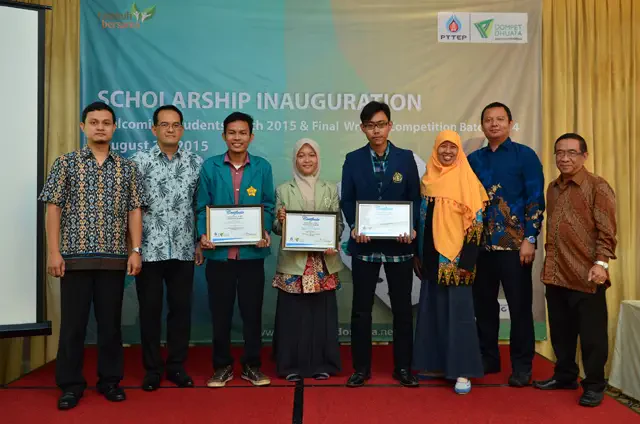 PTTEP Grants Scholarships in Indonesia
