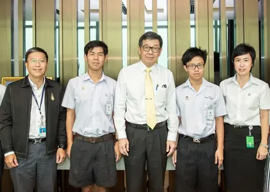 PTTEP executives received a courtesy call from scholarship students