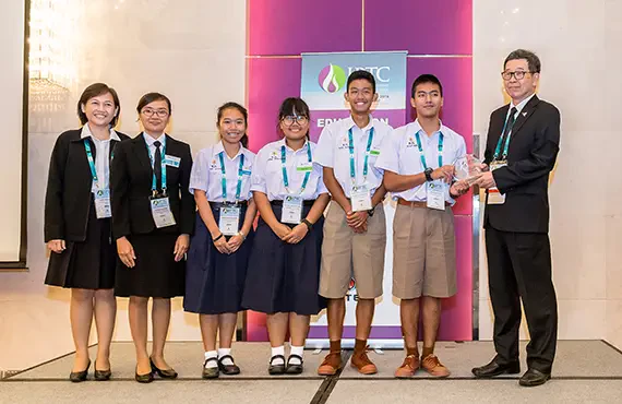 PTTEP awards winner prize of the science project competition to Khonkaenwittayayon School