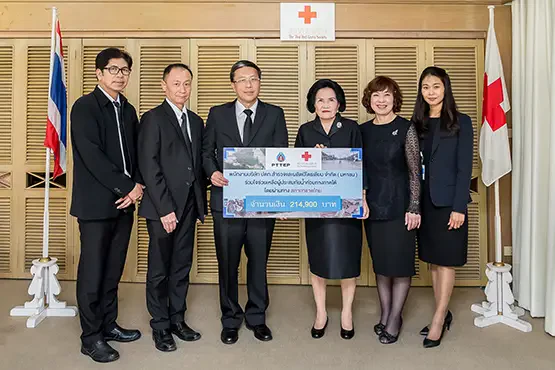 PTTEP Staff makes donation for Southern flood relief